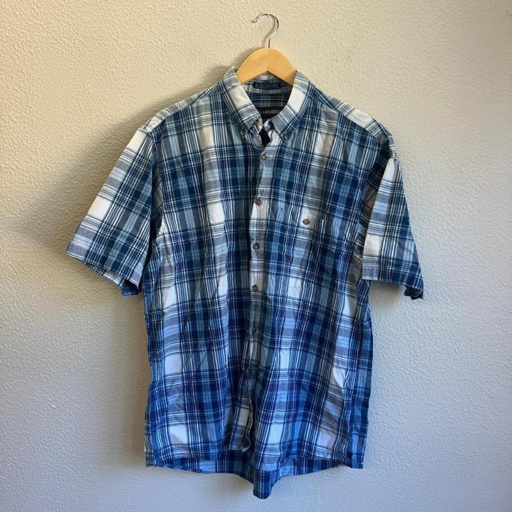 Vintage Van Heusen button-up shirt • Men's size medium